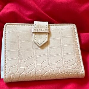 Elegant Cream Crocodile-Embossed Women's photo album or cards holder Wallet NWOT